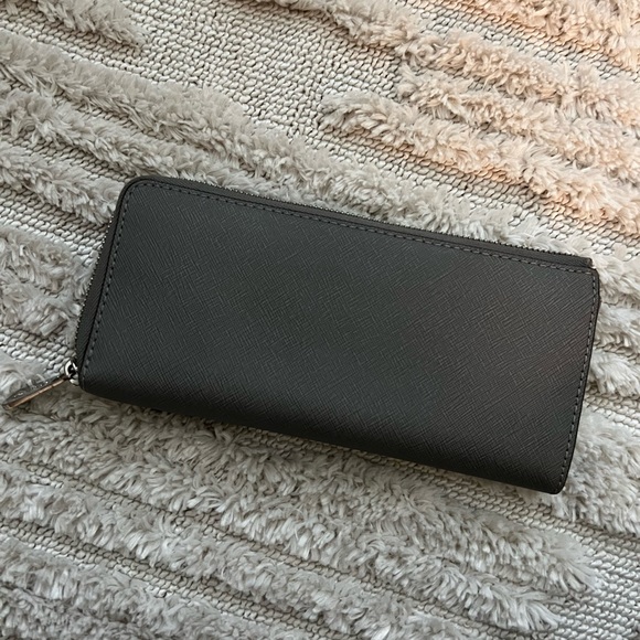 Michael Kors Wallet - Picture 2 of 3